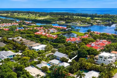 740 S Lake Ave, Delray Beach: photo 1 of 7