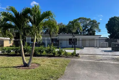 1100 Arizona Ave, Fort Lauderdale: photo 1 of 14