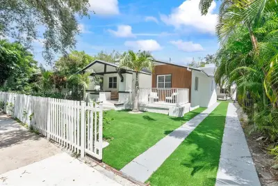 117 NE 48th St #A, Miami: photo 1 of 55