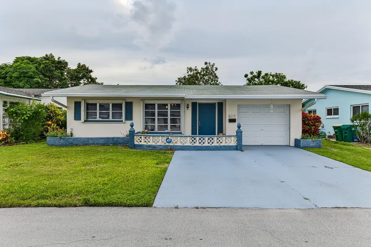 5717 NW 65th Way, Tamarac: photo 1 of 33
