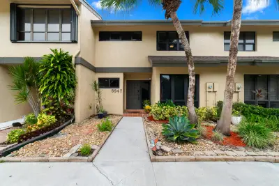 8847 Cleary Blvd, Plantation: photo 1 of 31