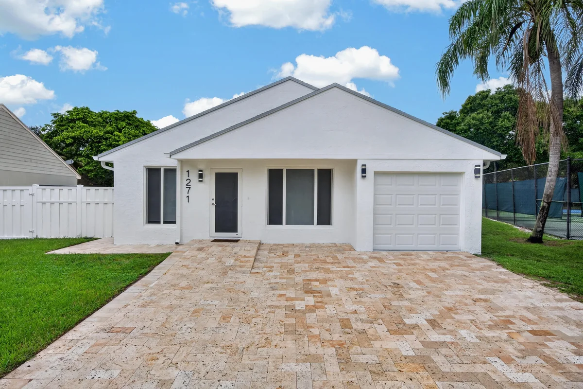 1271 SW 85th Ter, Pembroke Pines: photo 1 of 37