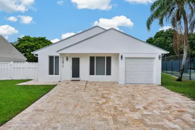 1271 SW 85th Ter, Pembroke Pines: photo 1 of 37