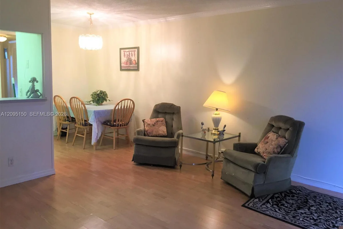 107 Canterbury E, West Palm Beach: photo 1 of 26