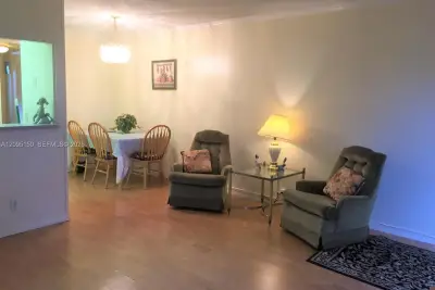 107 Canterbury E, West Palm Beach: photo 1 of 26