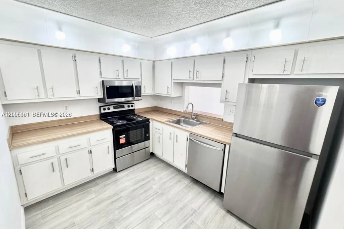 1800 SW 81st Ave #1204, North Lauderdale: photo 1 of 16