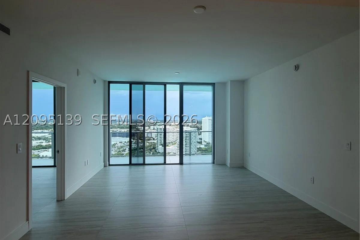 2411 Laguna Cir #2409, North Miami: photo 1 of 35