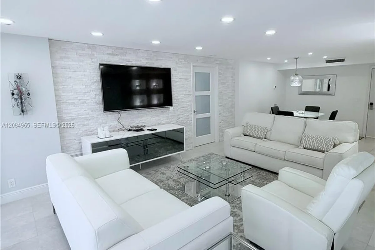 531 N Ocean Blvd #404, Pompano Beach: photo 1 of 12