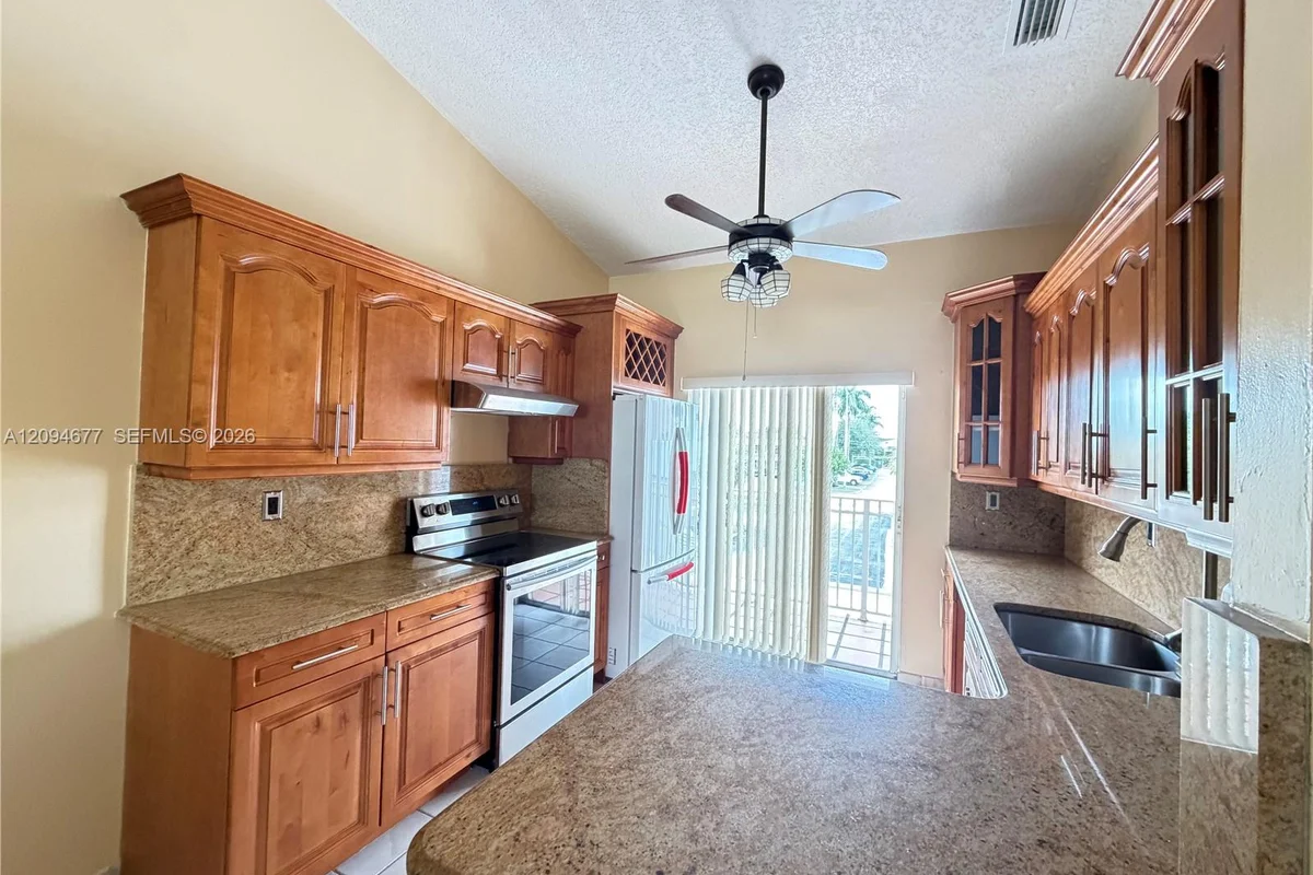 7540 W 20th Ave #201, Hialeah: photo 1 of 13