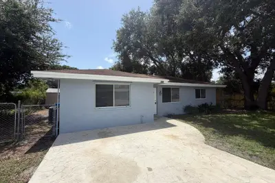 5900 SW 26th St, West Park: photo 1 of 2