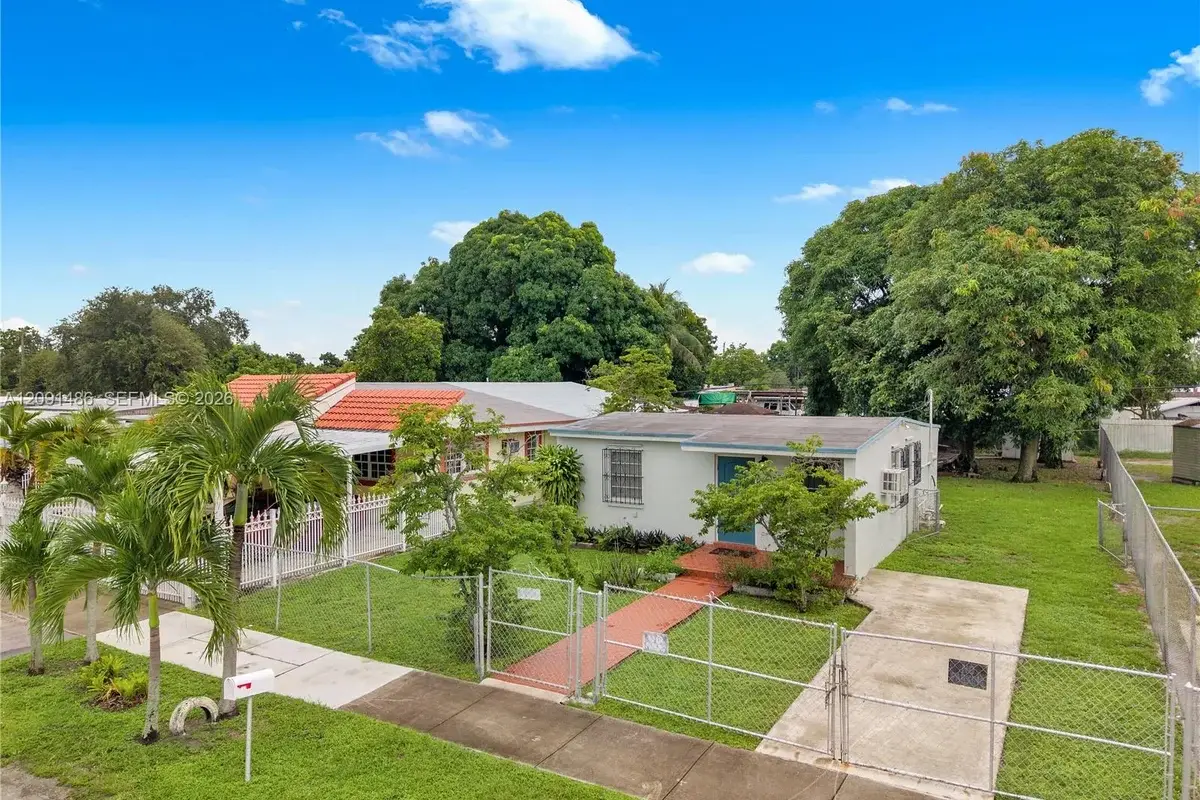 3170 NW 97th St, Miami: photo 1 of 27