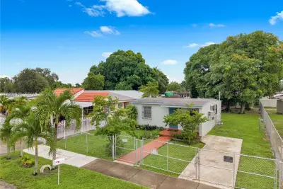 3170 NW 97th St, Miami: photo 1 of 27