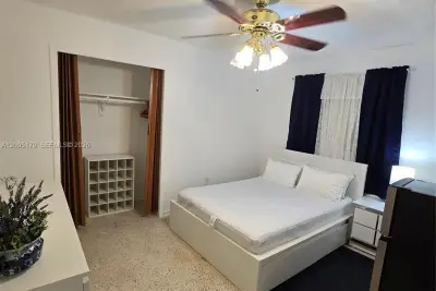 479 E 15th St #1, Hialeah: photo 1 of 5