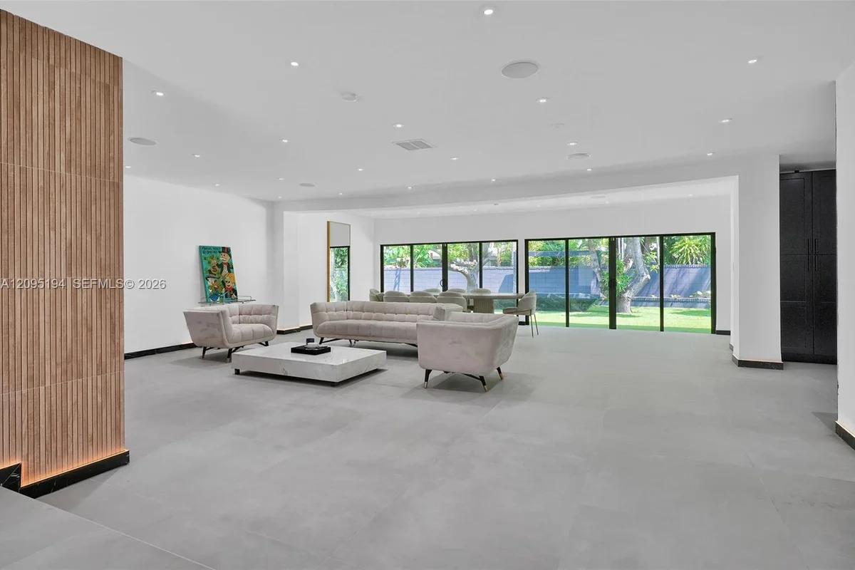 315 NE 122nd St #ALL, North Miami: photo 1 of 45