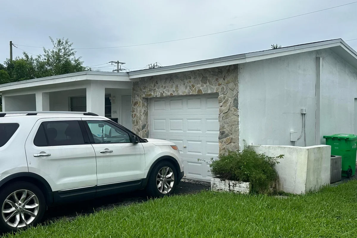 2301 NW 81st Ter, Sunrise: photo 1 of 15