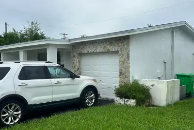 2301 NW 81st Ter, Sunrise: photo 1 of 15
