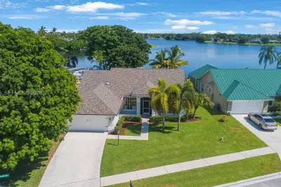12911 Upper Cove Dr, Wellington: photo 1 of 37