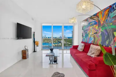 16385 Biscayne Blvd #LPH17, North Miami Beach: photo 1 of 52