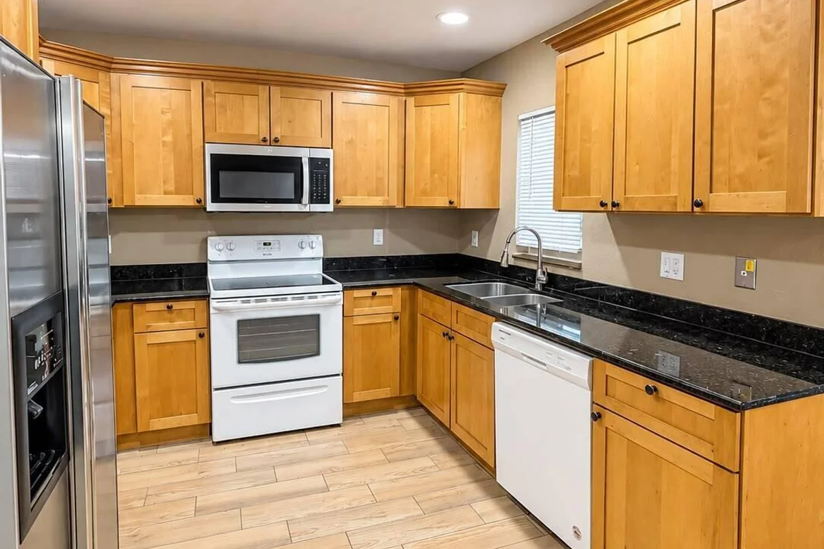 171 SE 3rd St #B, Deerfield Beach: photo 1 of 21
