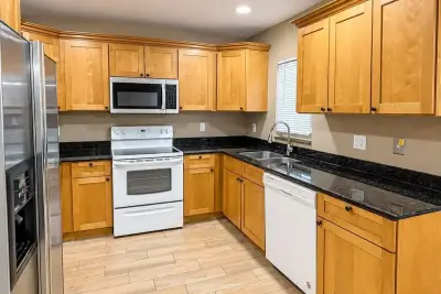 171 SE 3rd St #B, Deerfield Beach: photo 1 of 21