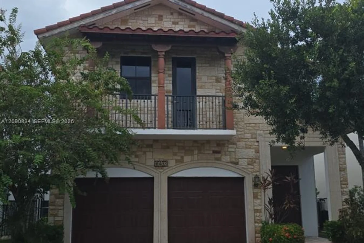 10433 NW 70th Ln, Doral: photo 1 of 27