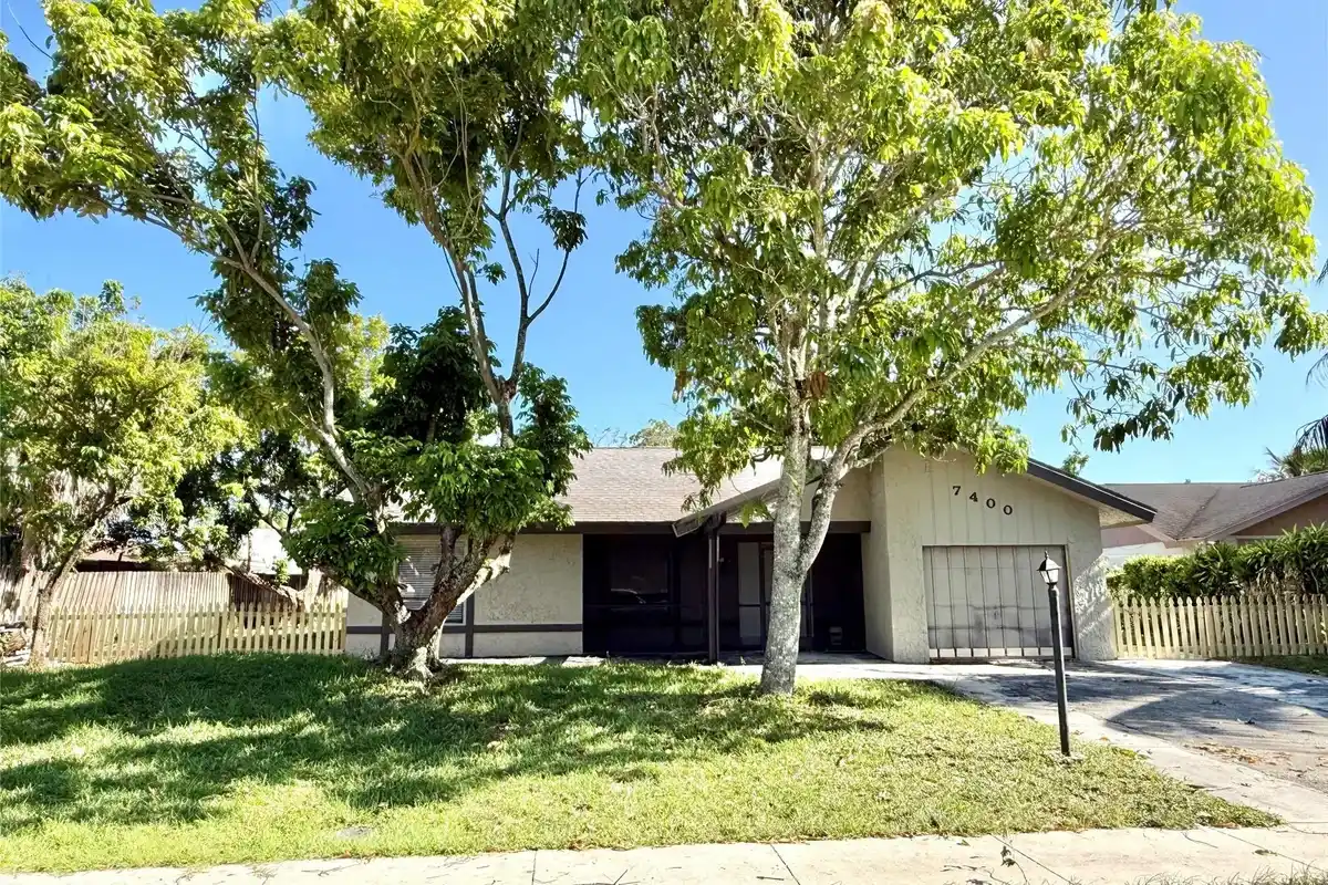 7400 SW 11th Ct, North Lauderdale: photo 1 of 9