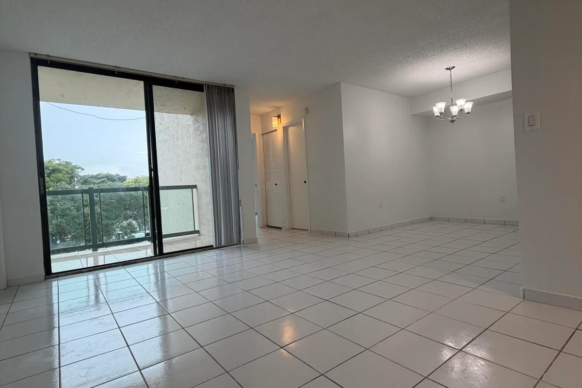 2055 SW 122nd Ave #328, Miami: photo 1 of 21