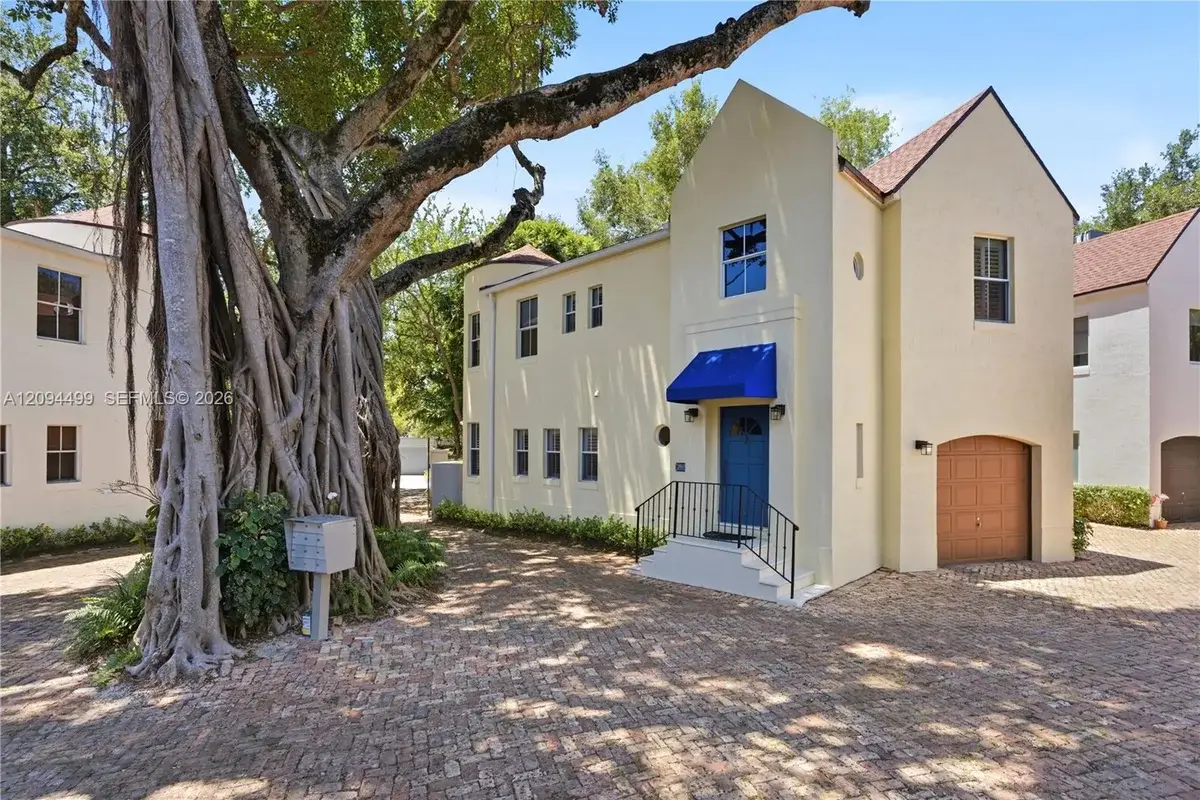 2917 Jackson Ave, Miami: photo 1 of 24