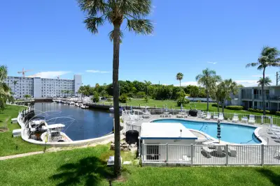 1445 SE 15th Ct #203, Deerfield Beach: photo 1 of 22