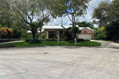 18032 SW 82nd Ct, Palmetto Bay: photo 1 of 22