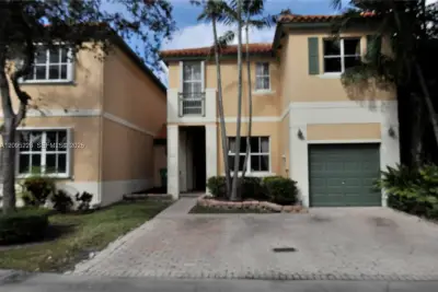 8391 NW 142nd St, Miami Lakes: photo 1 of 6