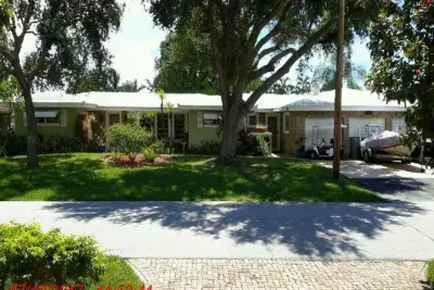 370 SE 14th Ave, Pompano Beach: photo 1 of 2