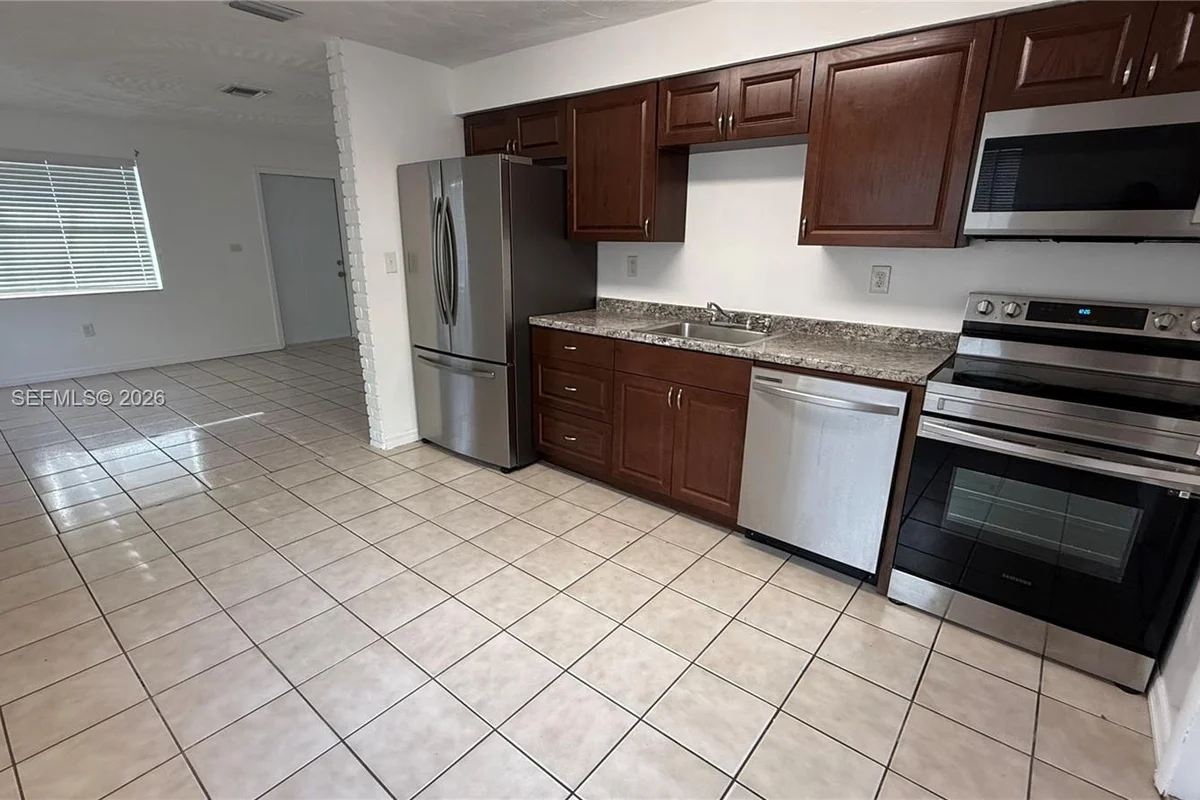 3651 SW 60th Ter & S #N, Miramar: photo 1 of 8