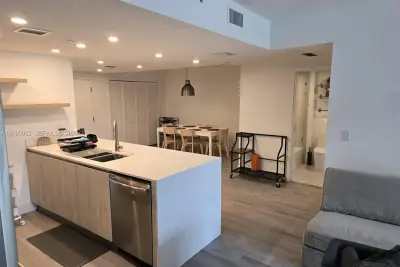 13800 Highland Dr #207, North Miami Beach: photo 1 of 12