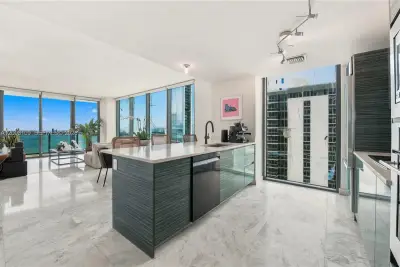 460 NE 28th St #3308, Miami: photo 1 of 30