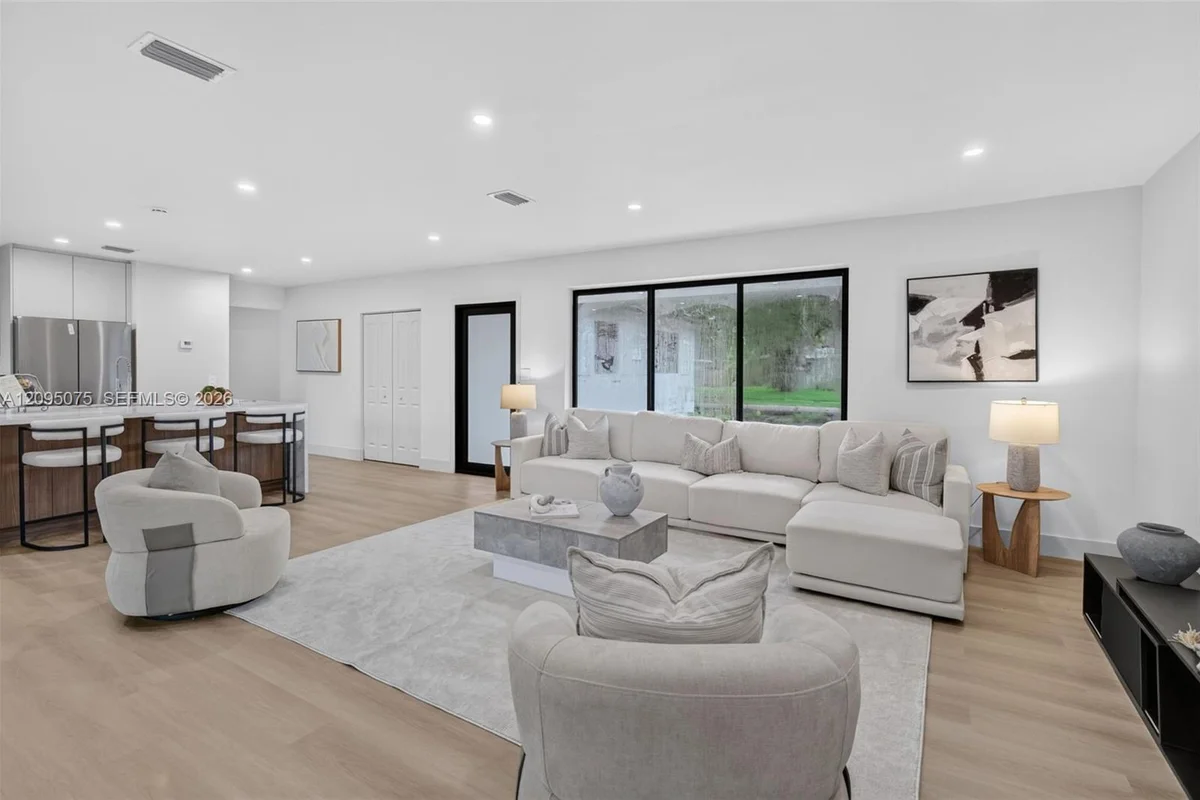 5349 Balsam Ter, Plantation: photo 1 of 37