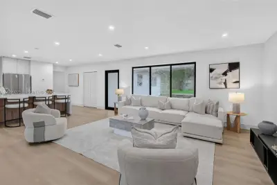 5349 Balsam Ter, Plantation: photo 1 of 37