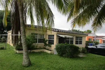 1840 NE 174th St #1, North Miami Beach: photo 1 of 15