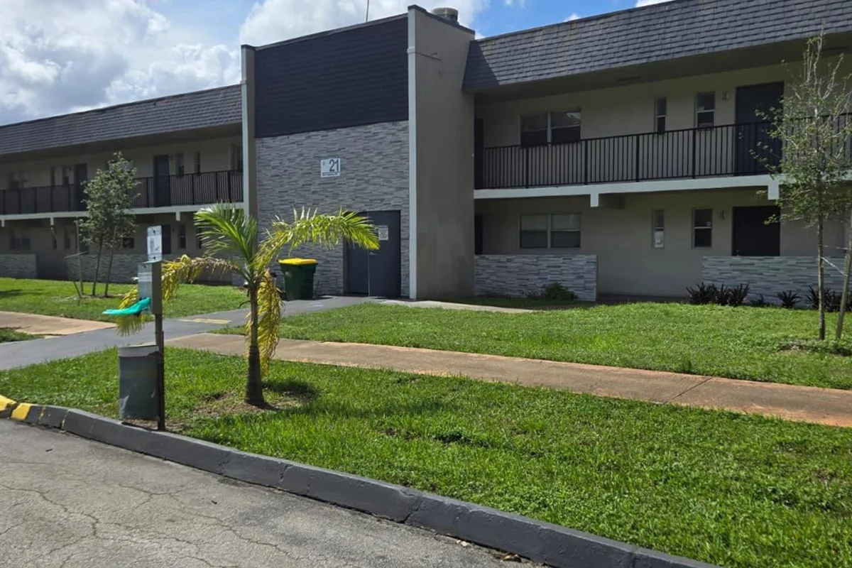 8001 Fairview Dr #104, Tamarac: photo 1 of 19