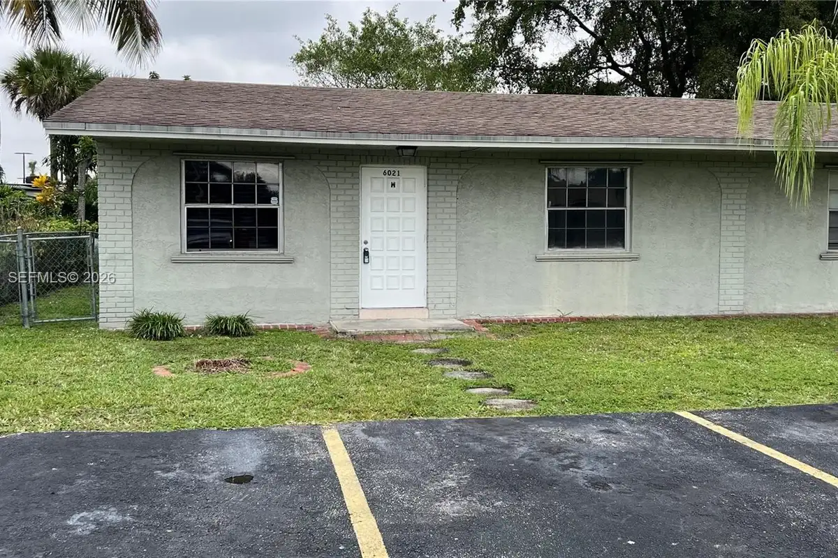 6021 SW 36th Ct & W #E, Miramar: photo 1 of 18
