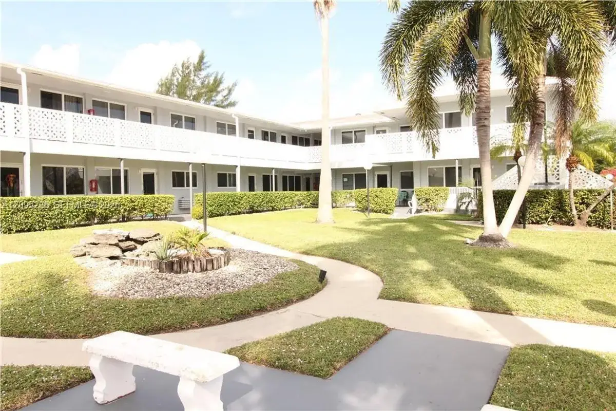 600 Layne Blvd #123, Hallandale Beach: photo 1 of 1
