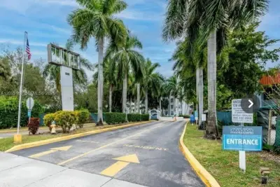 494 NW 165th St Rd #C-602, Miami: photo 1 of 28