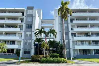 1080 94th St #103, Bay Harbor Islands: photo 1 of 23