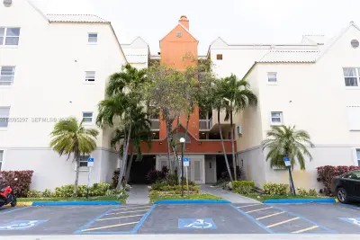 8225 Lake Dr #203, Doral: photo 1 of 11