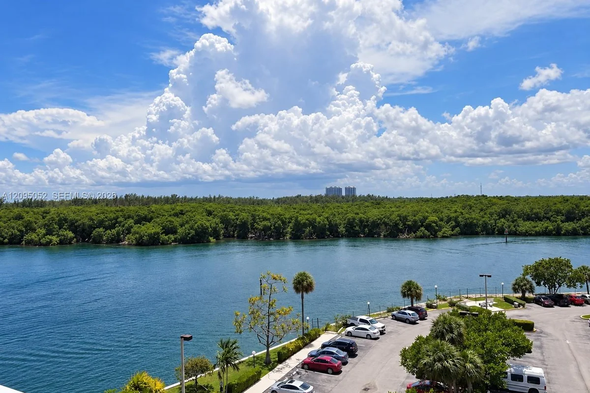 500 W Bayview Dr #621, Sunny Isles Beach: photo 1 of 20