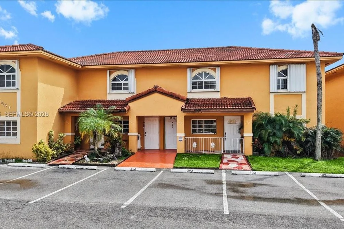 3554 W 80th St #202, Hialeah: photo 1 of 32