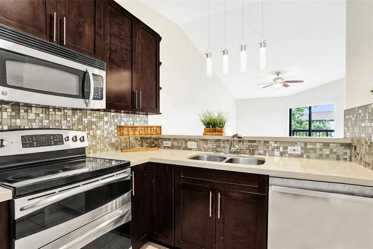 9946 Nob Hill Pl, Sunrise: photo 1 of 44