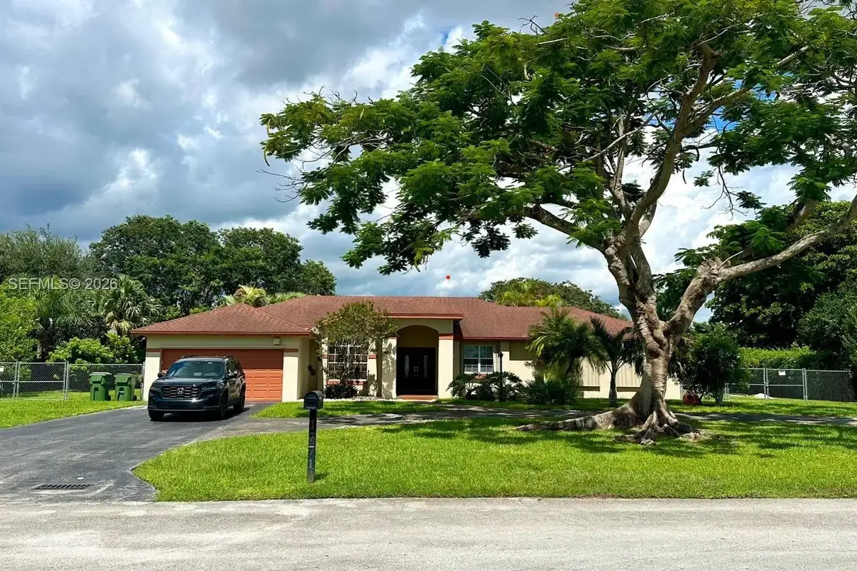 1771 NW 17th St, Homestead: photo 1 of 52