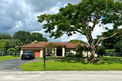 1771 NW 17th St, Homestead: photo 1 of 52