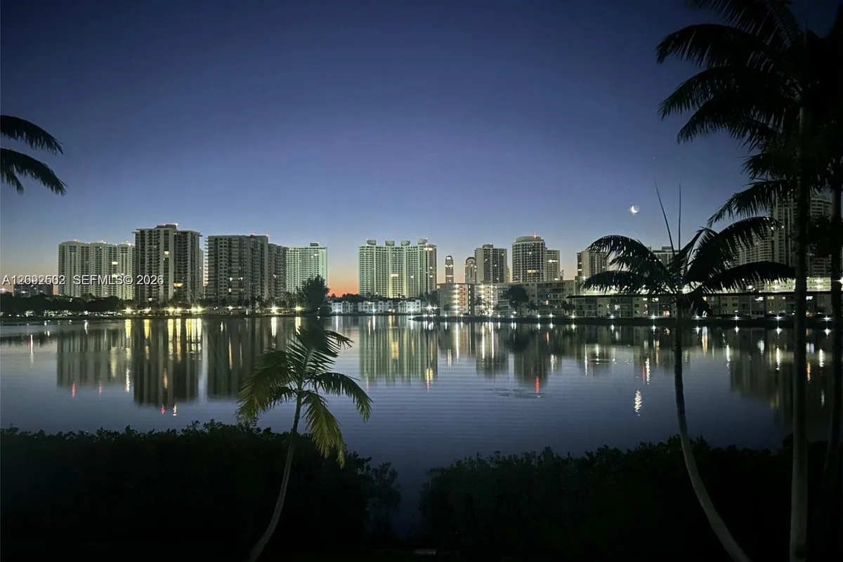 2861 NE Leonard Dr #F206, Aventura: photo 1 of 9
